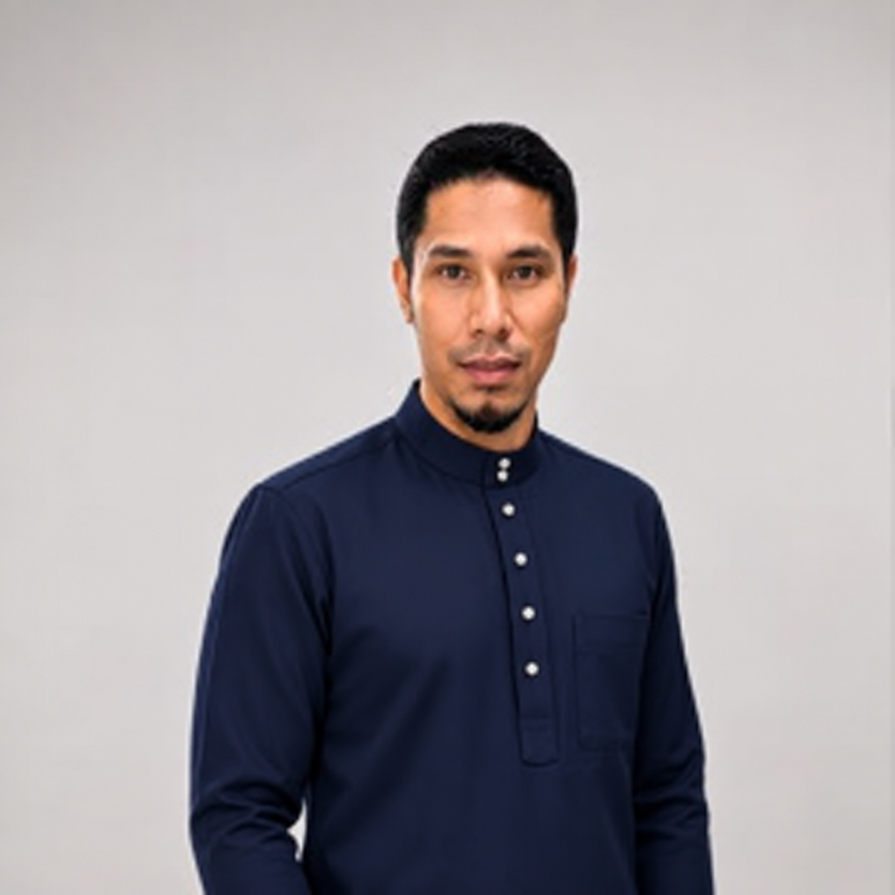 Ustaz Shukur Ibrahim berbaju Melayu, pengajar Mengaji & Tadabbur